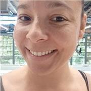 Professeur particulier donne cours en comptabilité du lycée aux études supérieures